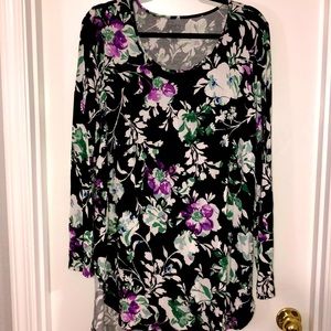 Long sleeve long blouse. Floral.